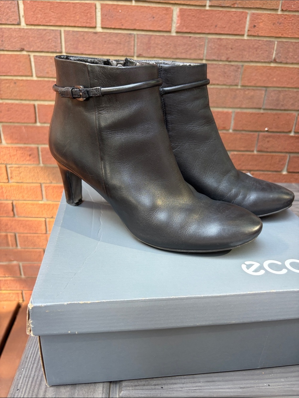 Ecco Black Leather Ankle Booties with Slim Wrap Detail